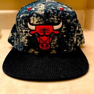 Lot of 5 hats. Mostly fitted, mostly chicago teams. Great condition ships fast